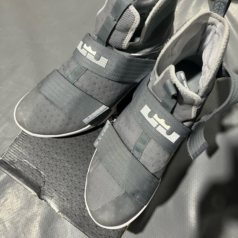 Lebron soldier 10 , cool grey, size 11